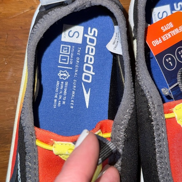 Speedo Junior Water Shoes - Black and Red, Size Small 13/1 - Picture 2 of 6